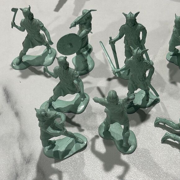 1965 Louis Marx 2.25" tall light green Viking Warrior Soldiers Lot Of 18 - Picture 4 of 4